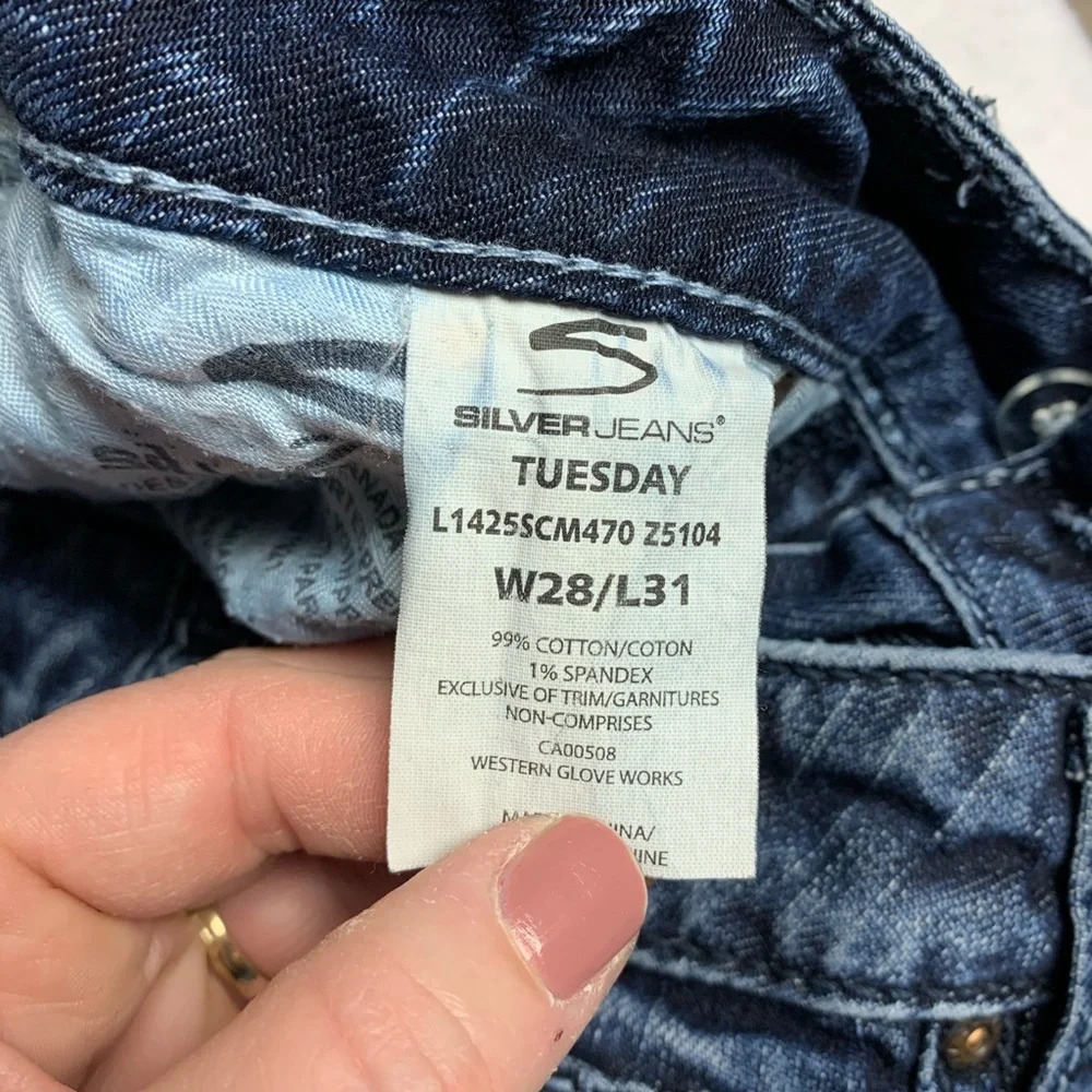 Silver jeans Tuesday style 28/31 dark wash minimal
Distressing wide leg - Picture 4 of 9